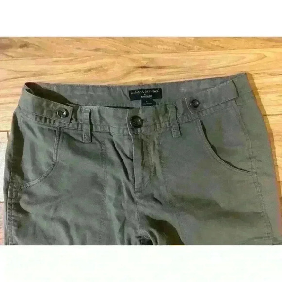 Banana Republic Pants Womens Size 6 Cargo Khaki Capri Martin Fit - Picture 3 of 6